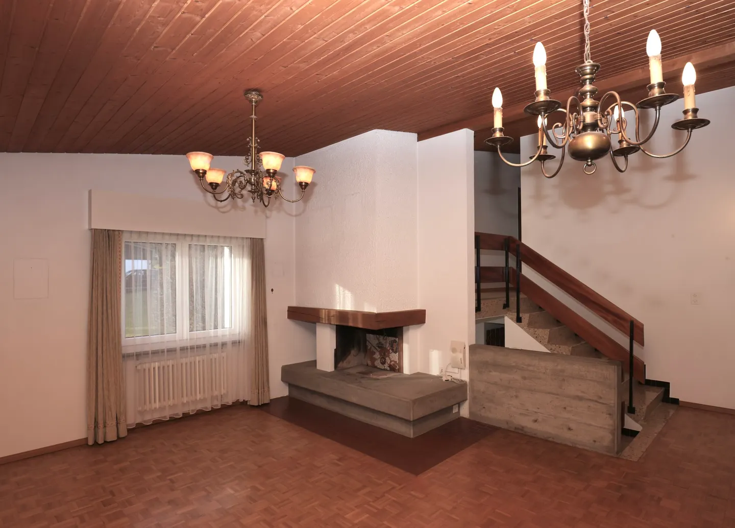 Charming Family Home with View - Photo 5 of 13