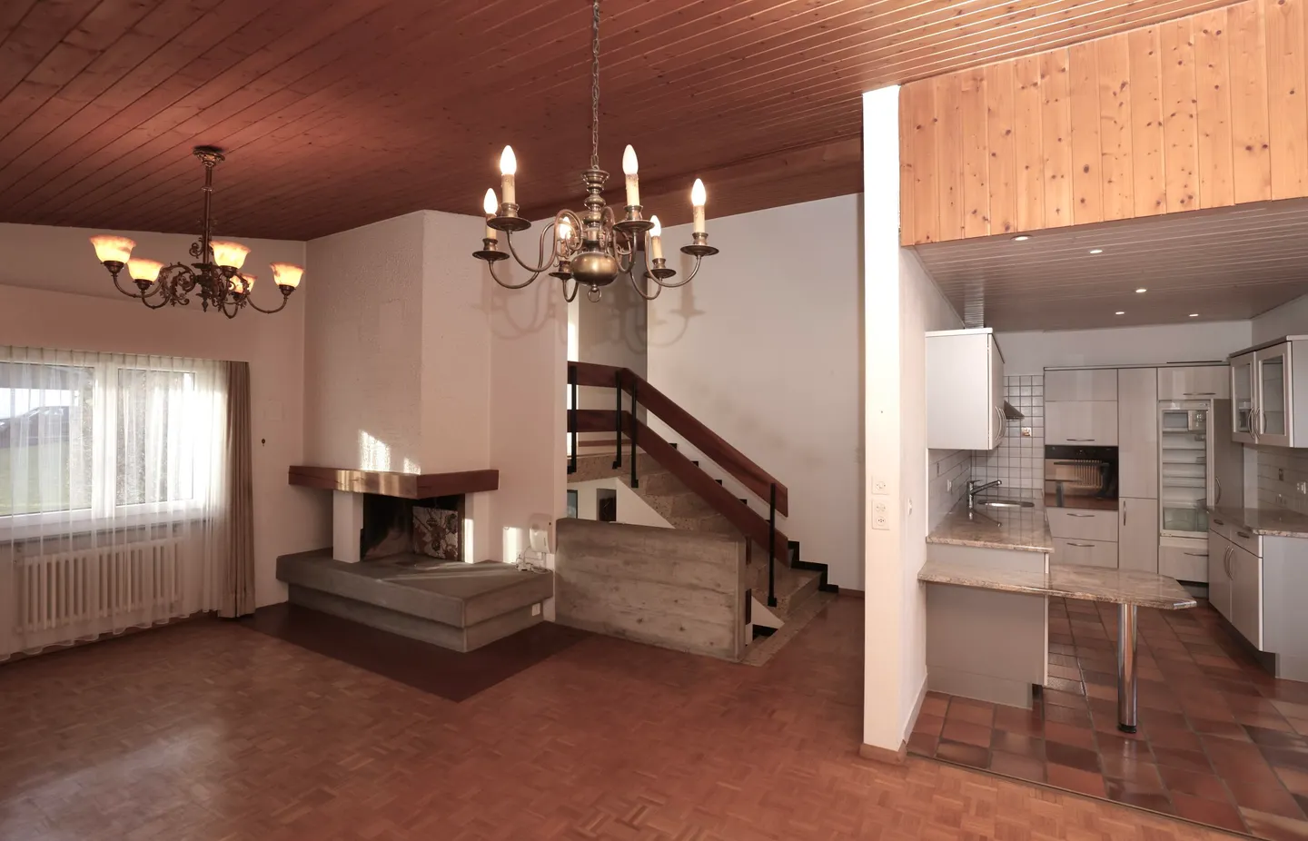 Charming Family Home with View - Photo 6 of 13