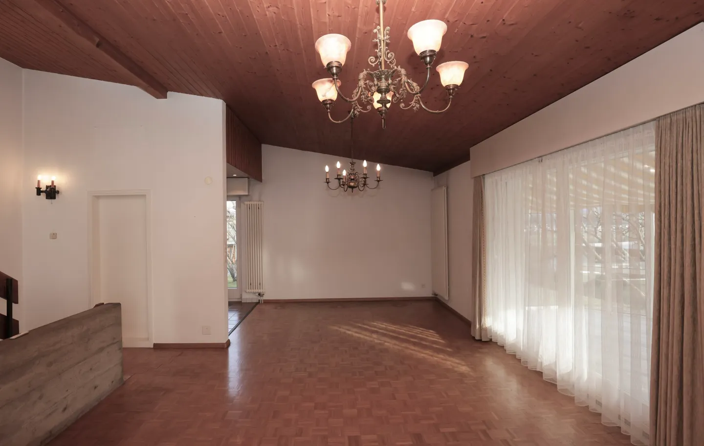 Charming Family Home with View - Photo 7 of 13