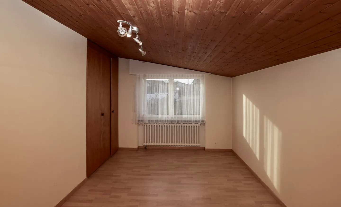 Charming Family Home with View - Photo 12 of 13