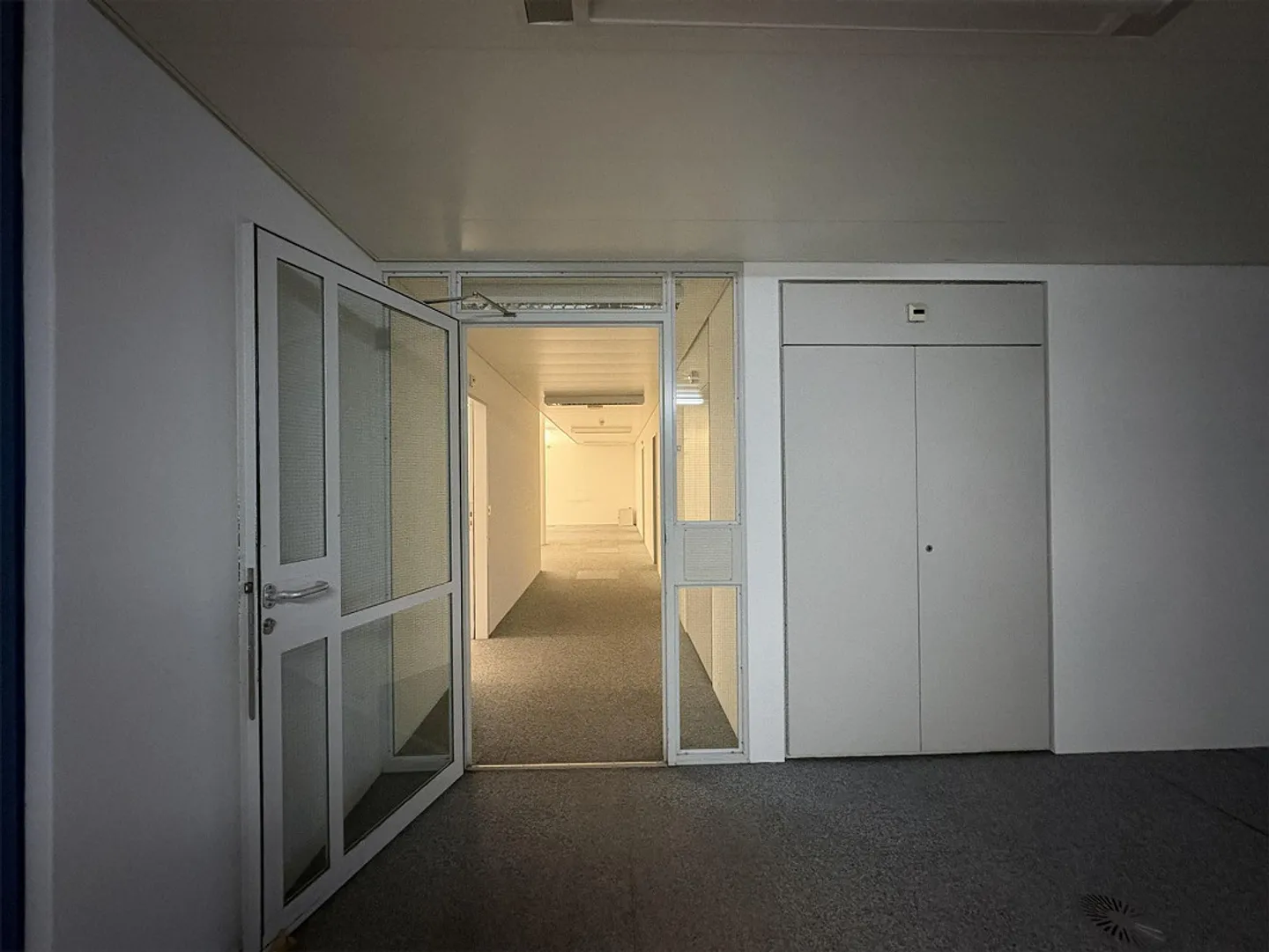 Spazi per uffici - climatizzati - con pavimenti sopraelevati - Foto 9 di 11