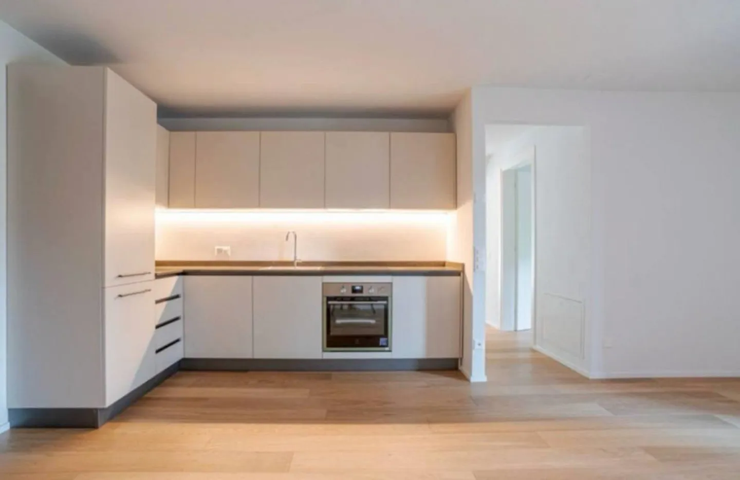 MODERNO APPARTAMENTO 3.5 LOCALI CON AMPIA TERRAZZA - Foto 2 di 7
