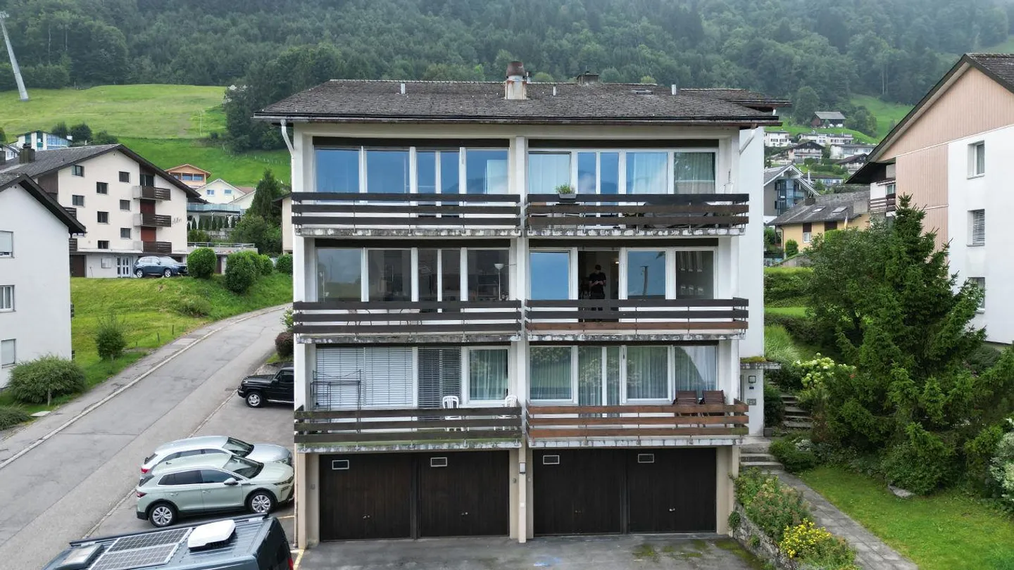 Appartement rénové de 1,5 pièce dans un emplacement central - Photo 1 sur 6