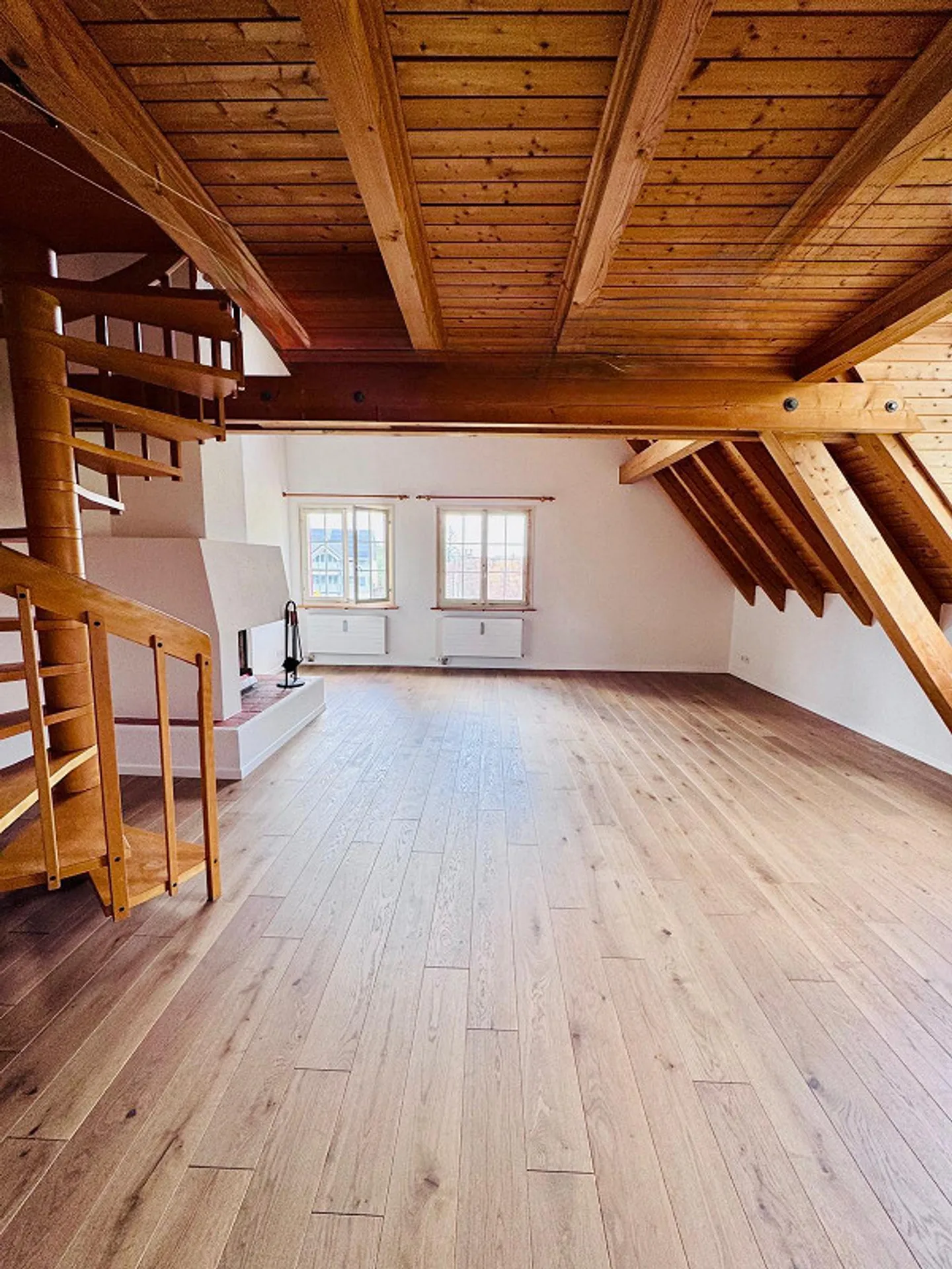 Appartamento duplex recentemente ristrutturato e elegante nel centro del villaggio di Tägerwilen - Foto 2 di 9