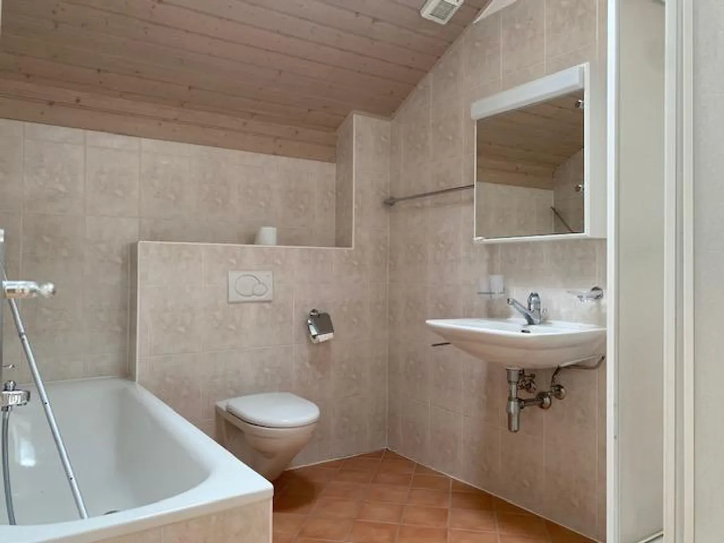 Ampia Casa Familiare a Mies - Foto 8 di 9