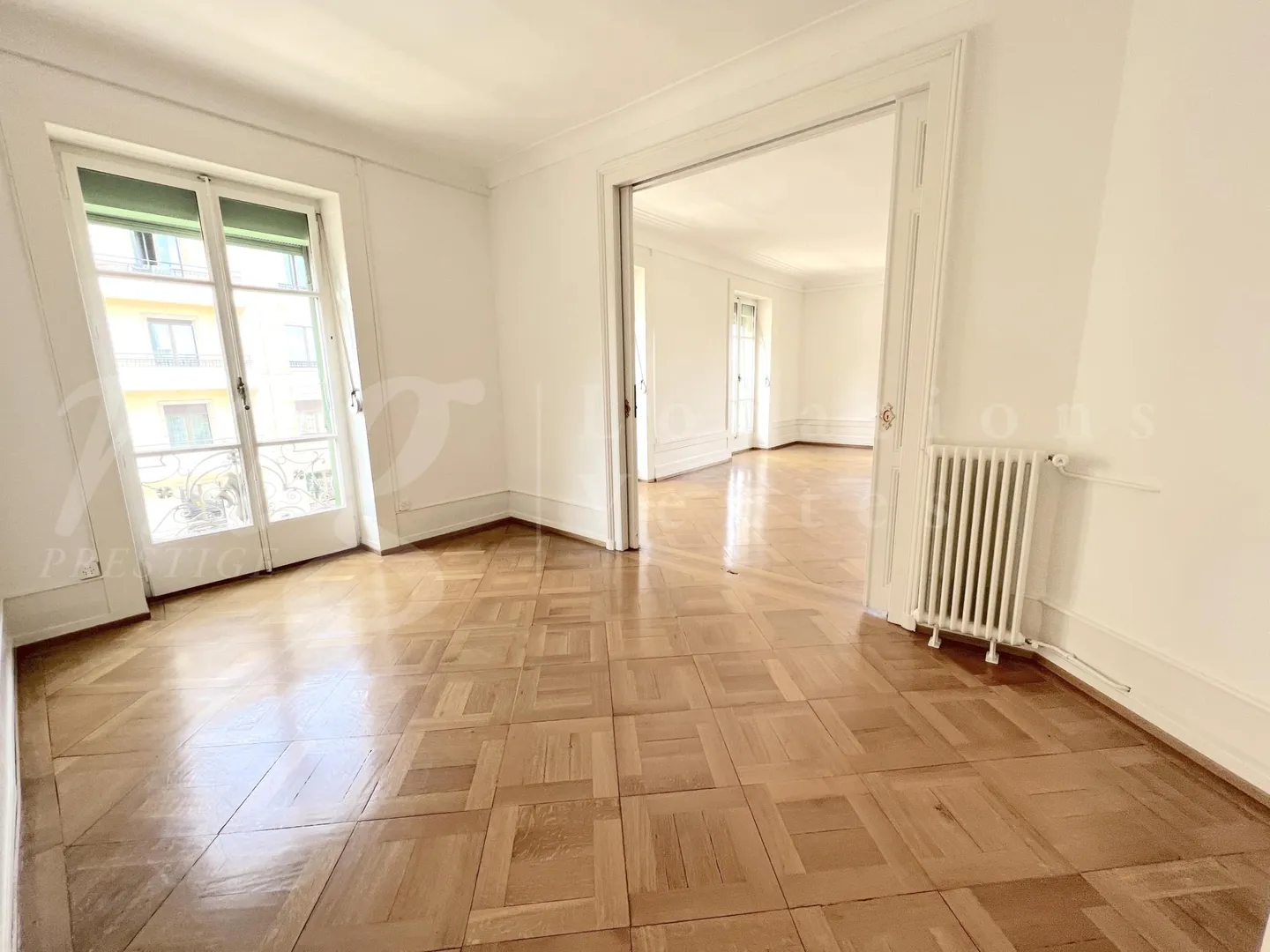 MAGNIFICENT HAUSSMANN APARTMENT WITH 10 ROOMS - 260 m2 - NEAR RUSSIAN CHURCH - Photo 2 of 10