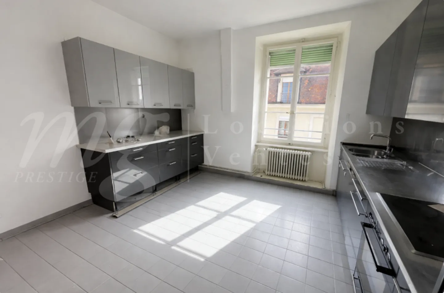 MAGNIFICENT HAUSSMANN APARTMENT WITH 10 ROOMS - 260 m2 - NEAR RUSSIAN CHURCH - Photo 7 of 10