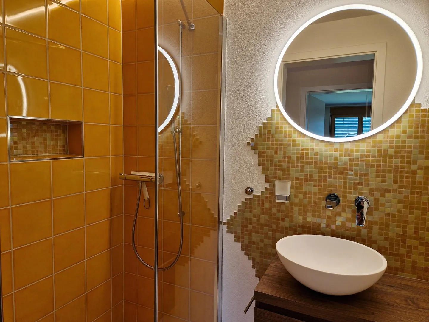 Appartamento giardino di 4,5 stanze completamente ristrutturato in una posizione tranquilla con camino - Foto 12 di 16