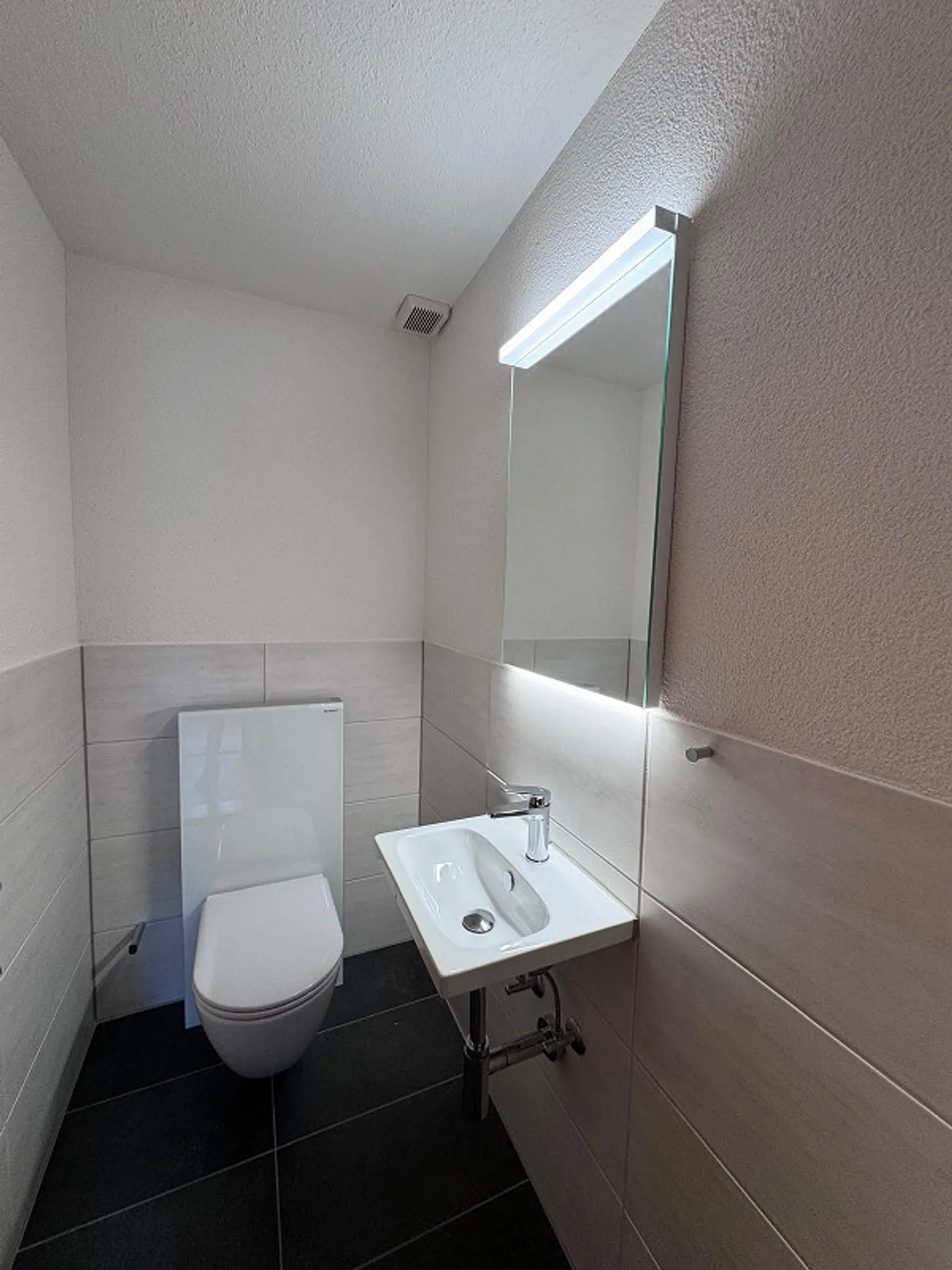 Appartamento duplex recentemente ristrutturato e elegante nel centro del villaggio di Tägerwilen - Foto 7 di 9