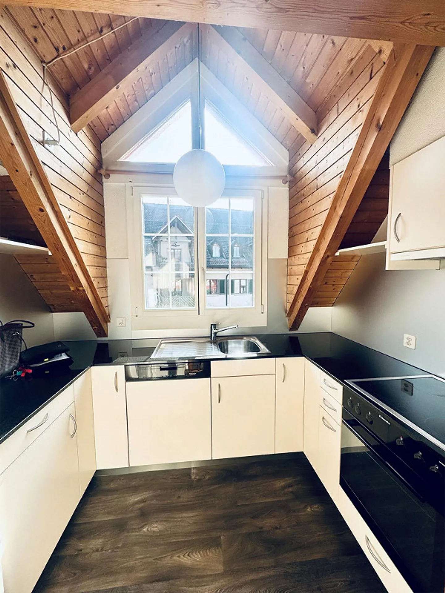 Appartamento duplex recentemente ristrutturato e elegante nel centro del villaggio di Tägerwilen - Foto 8 di 9