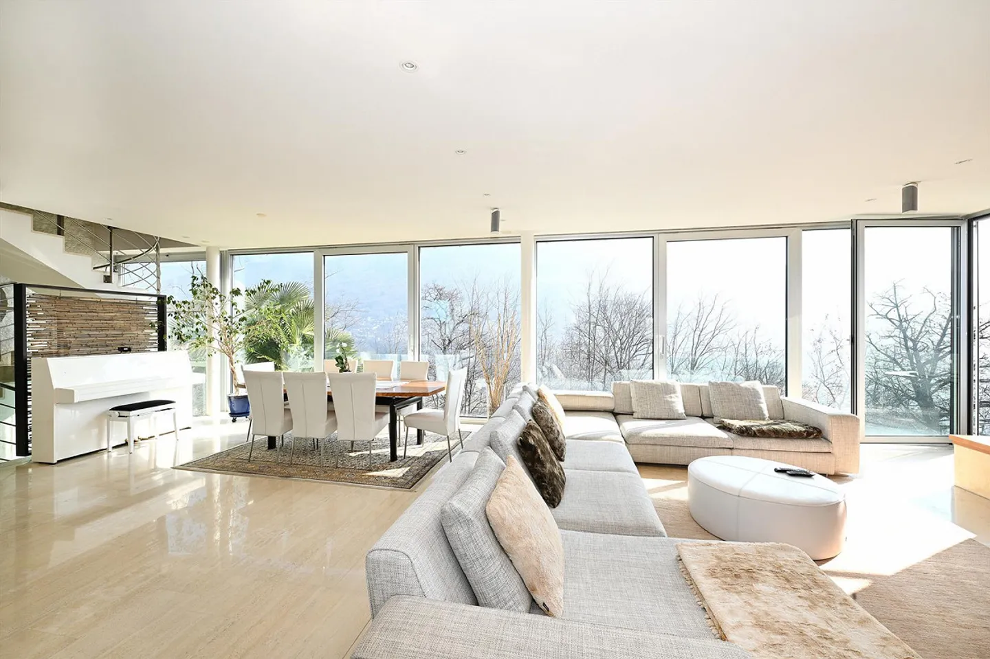Villa panoramica esclusiva in stile design - Foto 1 di 17