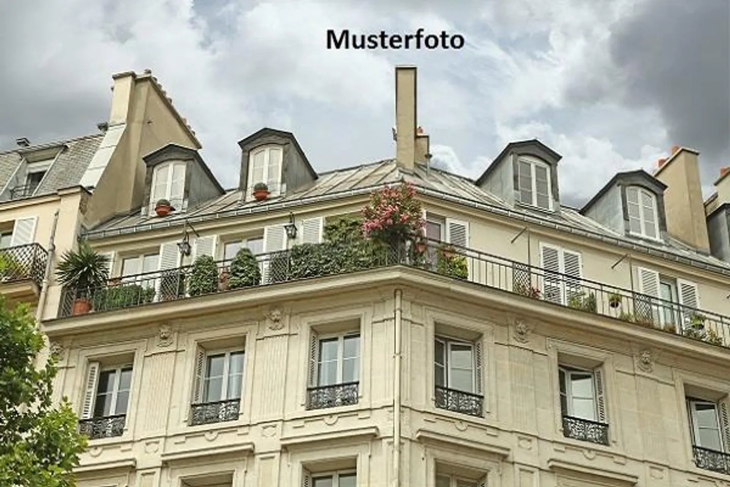 7-Familienhaus mit Garten - Foto 1 von 13