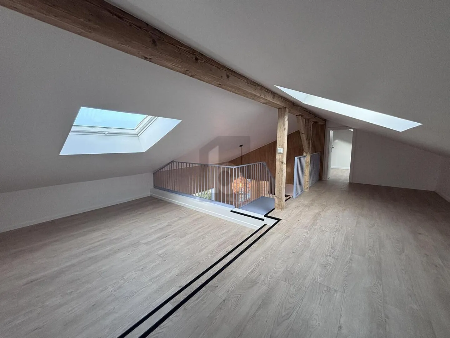 RENOVATED, STUDIO & UNIQUE VIEW - Photo 3 of 5