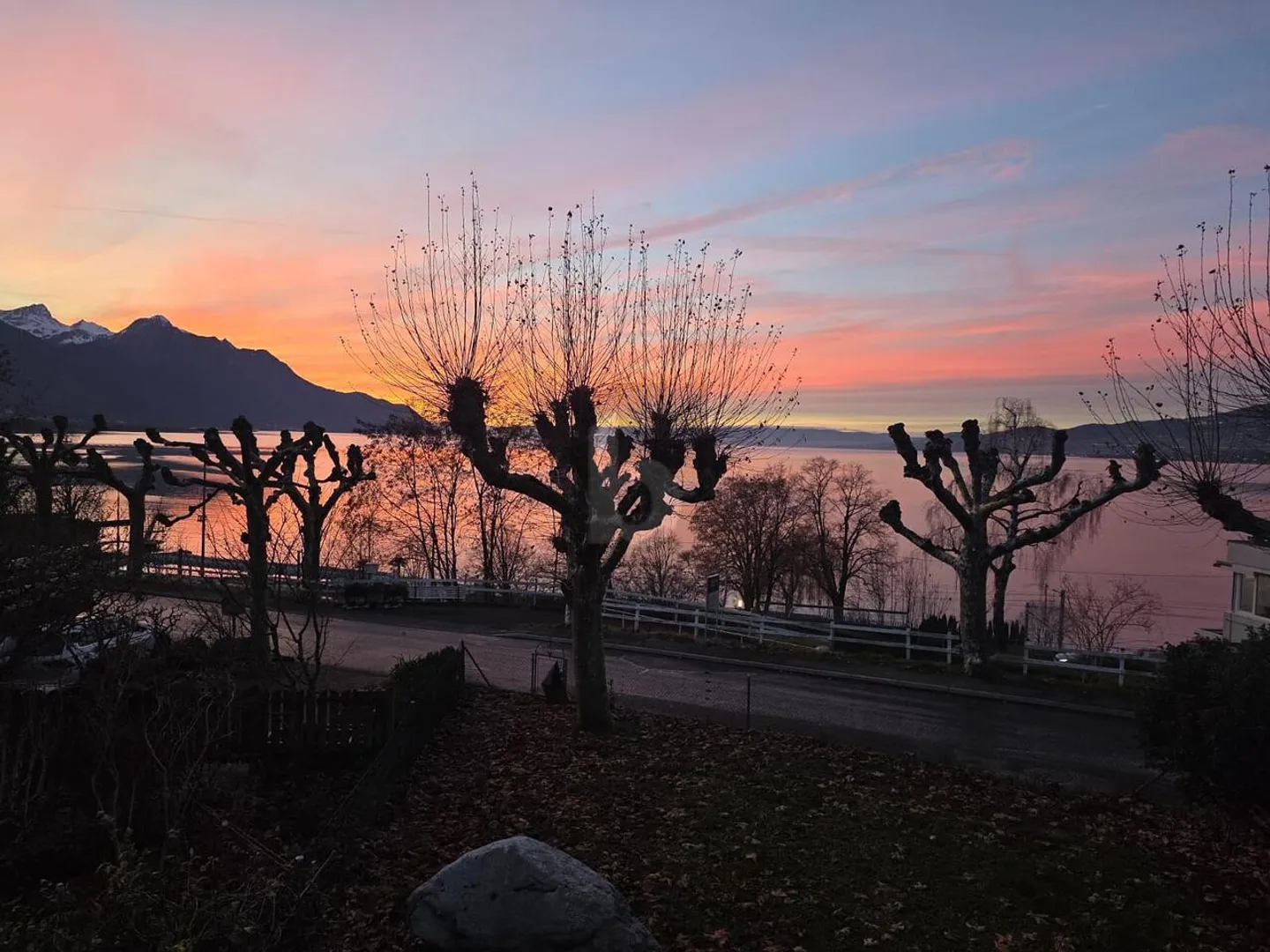 RENOVATED, STUDIO & UNIQUE VIEW - Photo 4 of 5