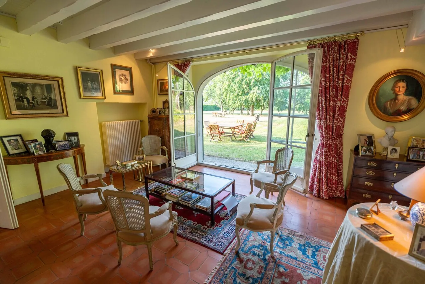 House with 14 rooms - Photo 6 of 7