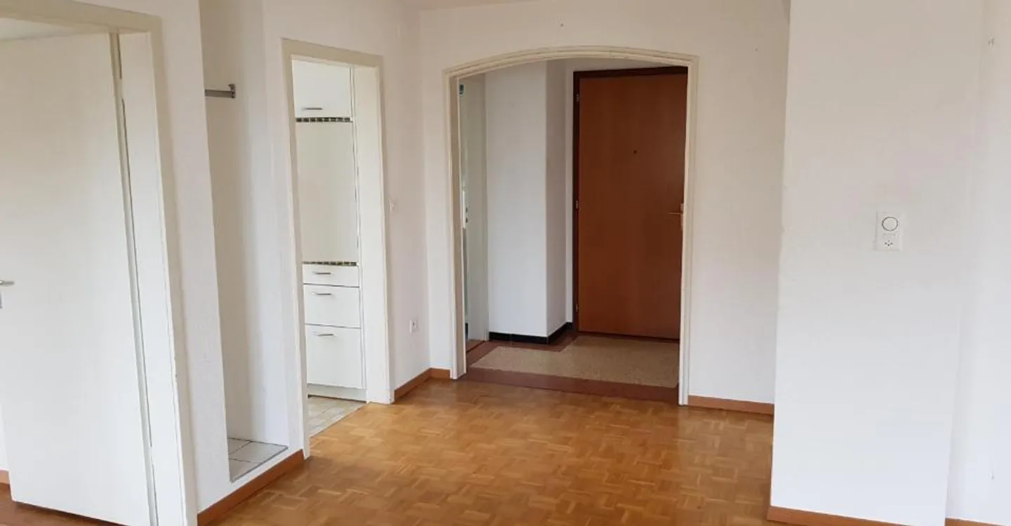 Bel appartement ancien près de la gare de Lyss - Photo 1 sur 4