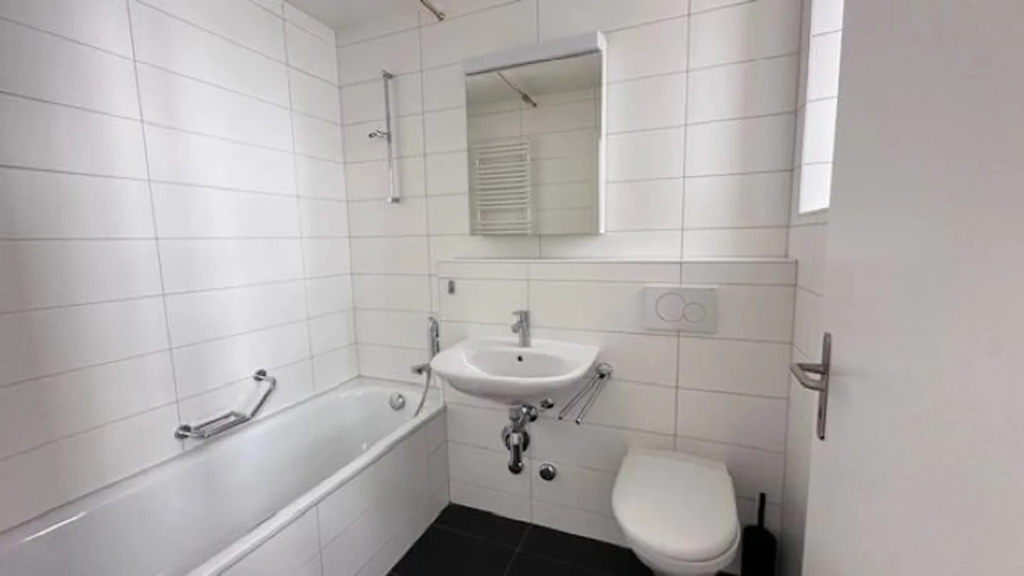 Modern accommodation in the city center - Photo 2 of 5