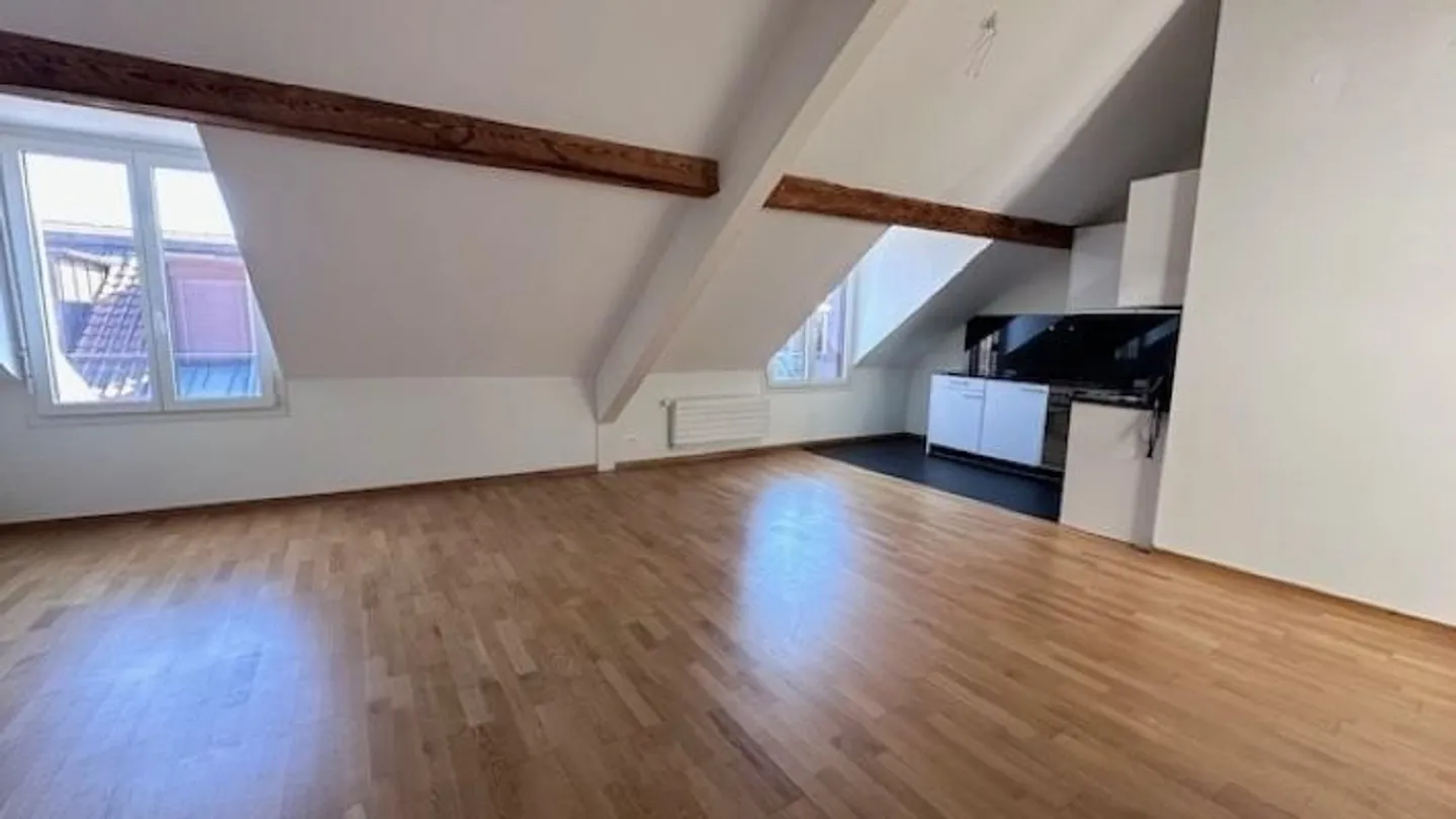 Modern accommodation in the city center - Photo 3 of 5