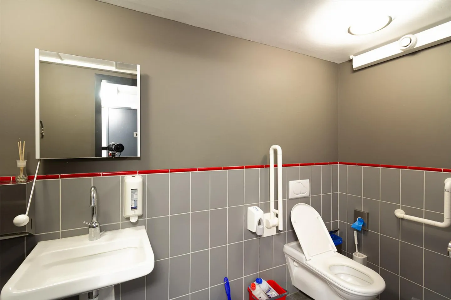 Attraente spazio commerciale in affitto a Böttstein - Foto 12 di 16