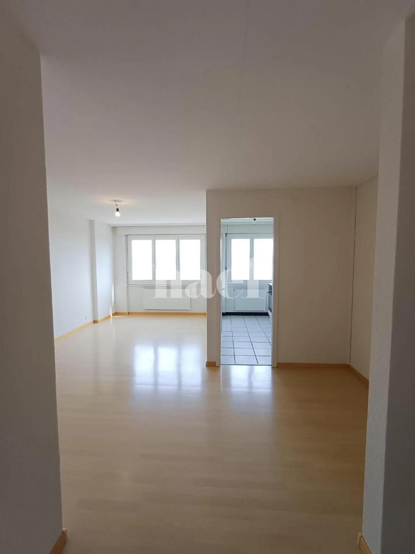 2-room apartment - Photo 2 of 9