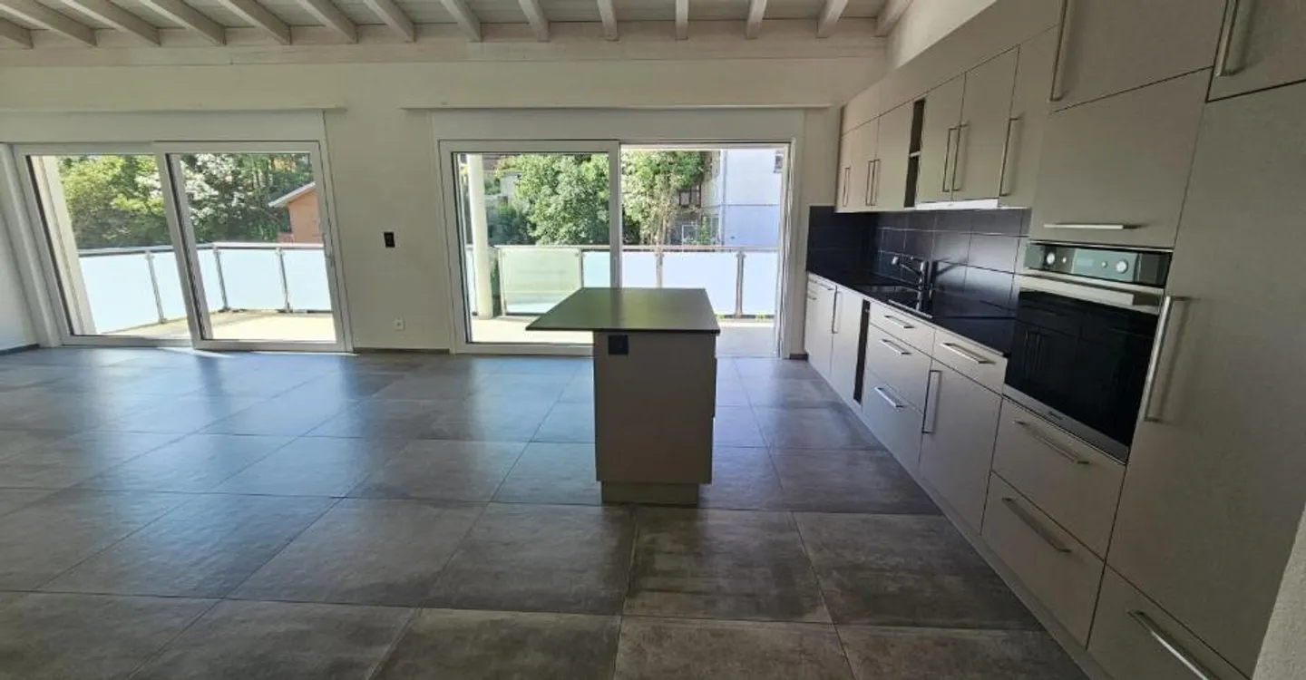 Charming 3.5 Room Apartment - Photo 2 of 13