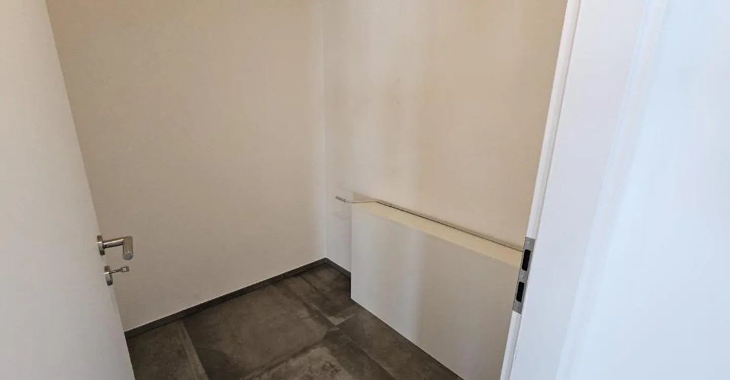 Charming 3.5 Room Apartment - Photo 7 of 13