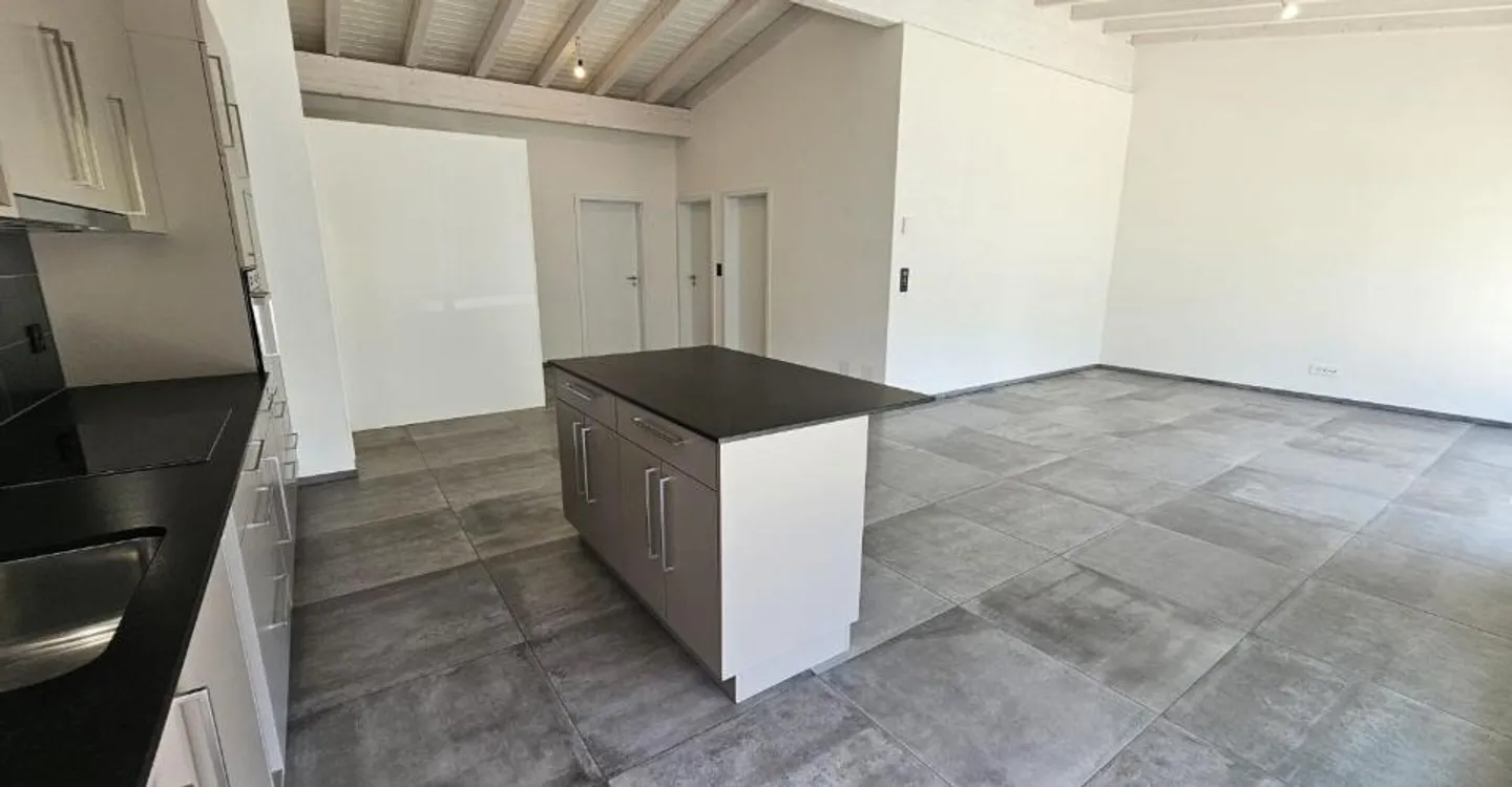 Charming 3.5 Room Apartment - Photo 5 of 13