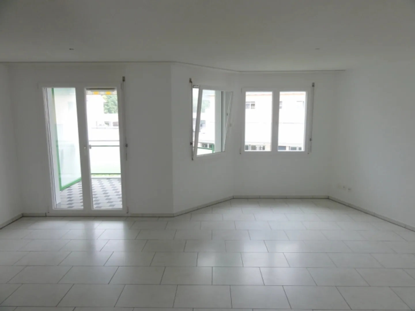 Moderne. Lumineux. Central: Appartement 3 1/2 pièces pour le confort - Photo 3 sur 10