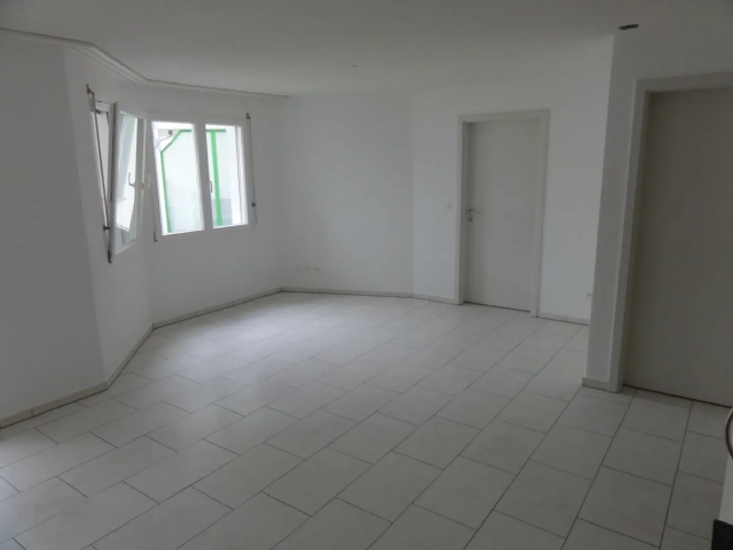 Moderne. Lumineux. Central: Appartement 3 1/2 pièces pour le confort - Photo 4 sur 10