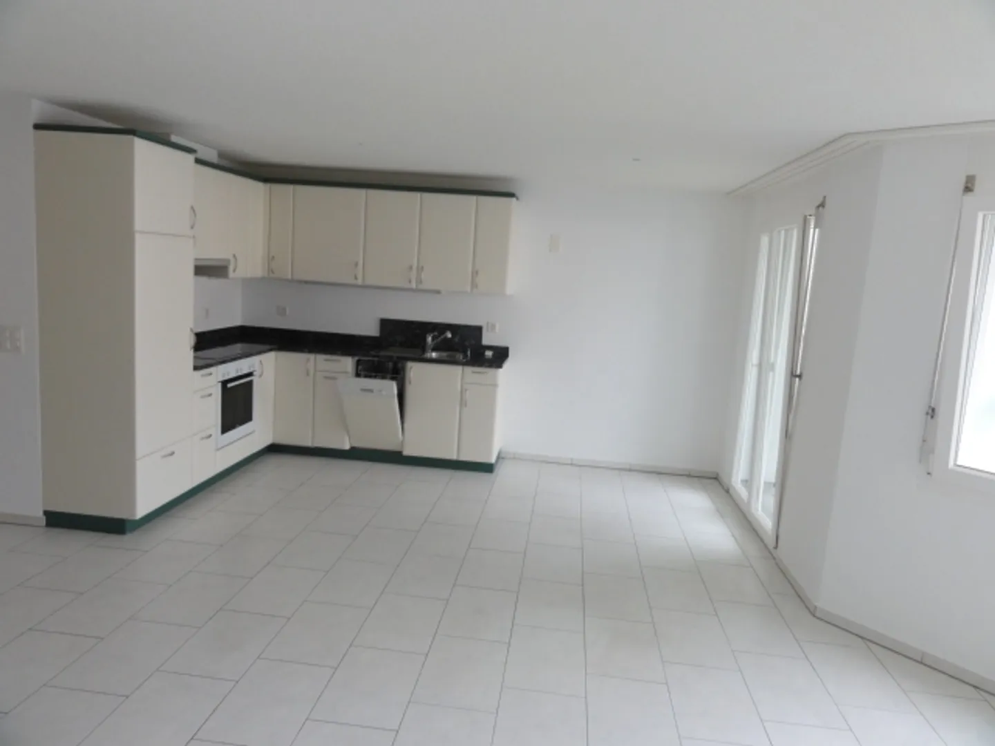 Moderne. Lumineux. Central: Appartement 3 1/2 pièces pour le confort - Photo 2 sur 10