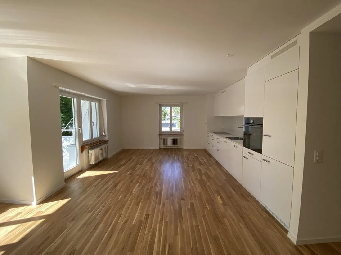 Beautiful, bright and renovated 2.5-room apartment on the ground floor - Photo 3 of 10