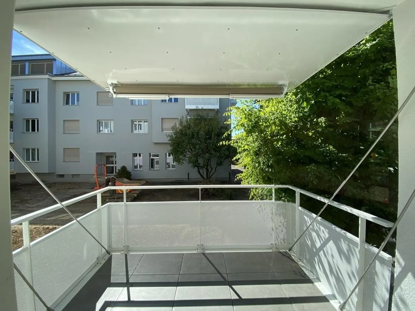 Beautiful, bright and renovated 2.5-room apartment on the ground floor - Photo 10 of 10