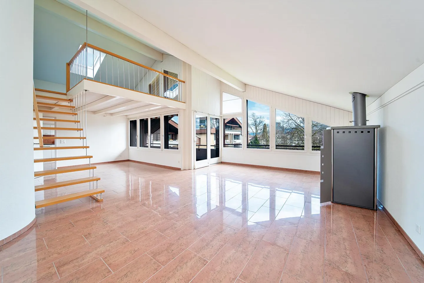 4.5-Room Penthouse Apartment - Photo 1 of 4