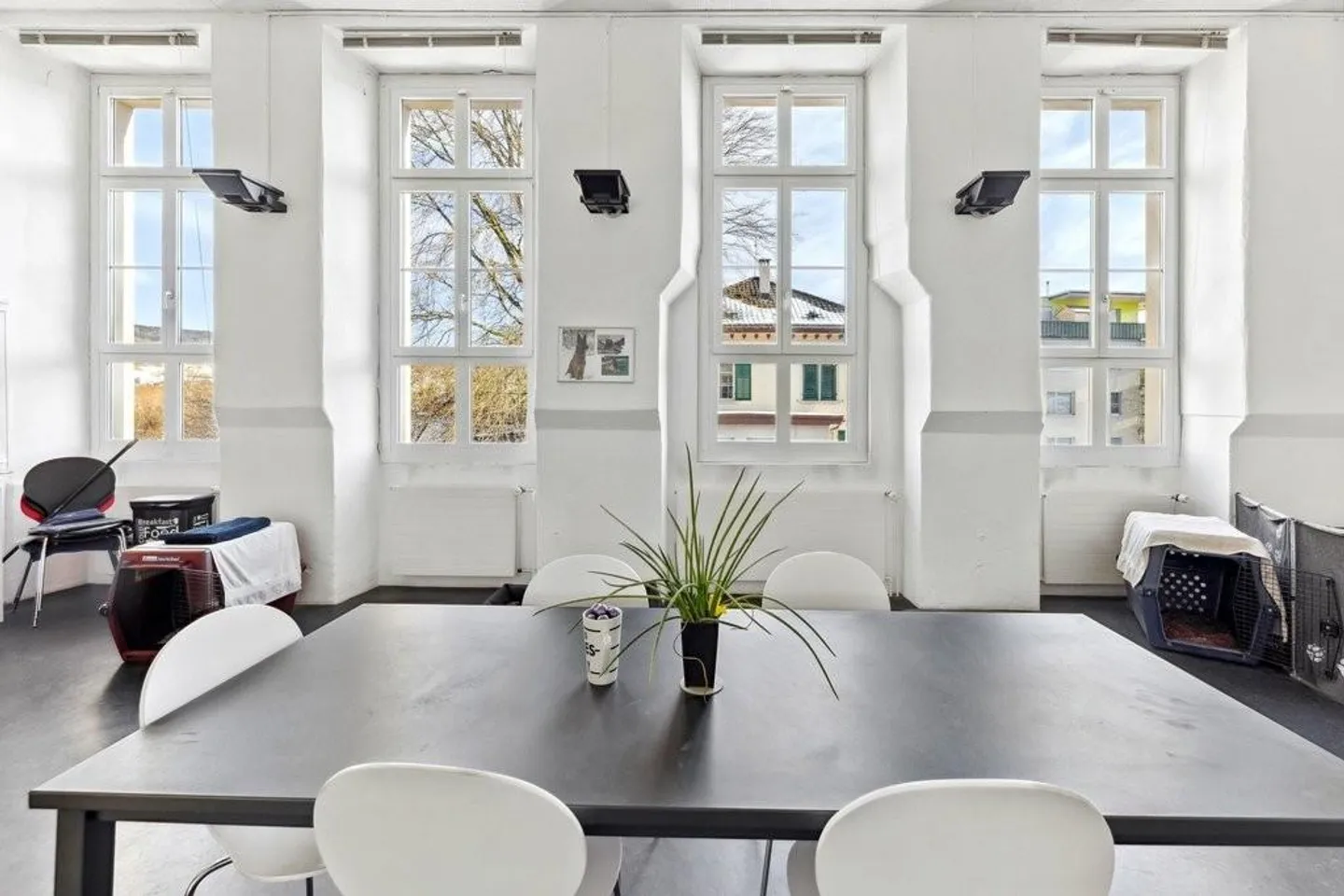 Commercial space in a central location - Photo 2 of 12