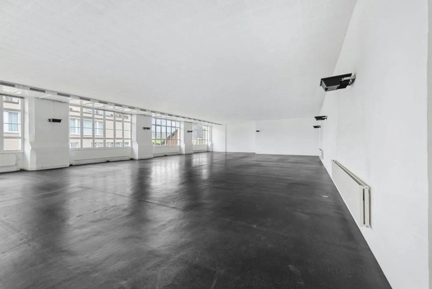 Commercial space in a central location - Photo 5 of 12