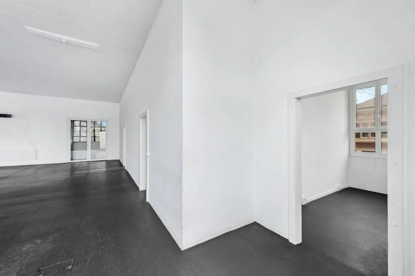 Commercial space in a central location - Photo 7 of 12