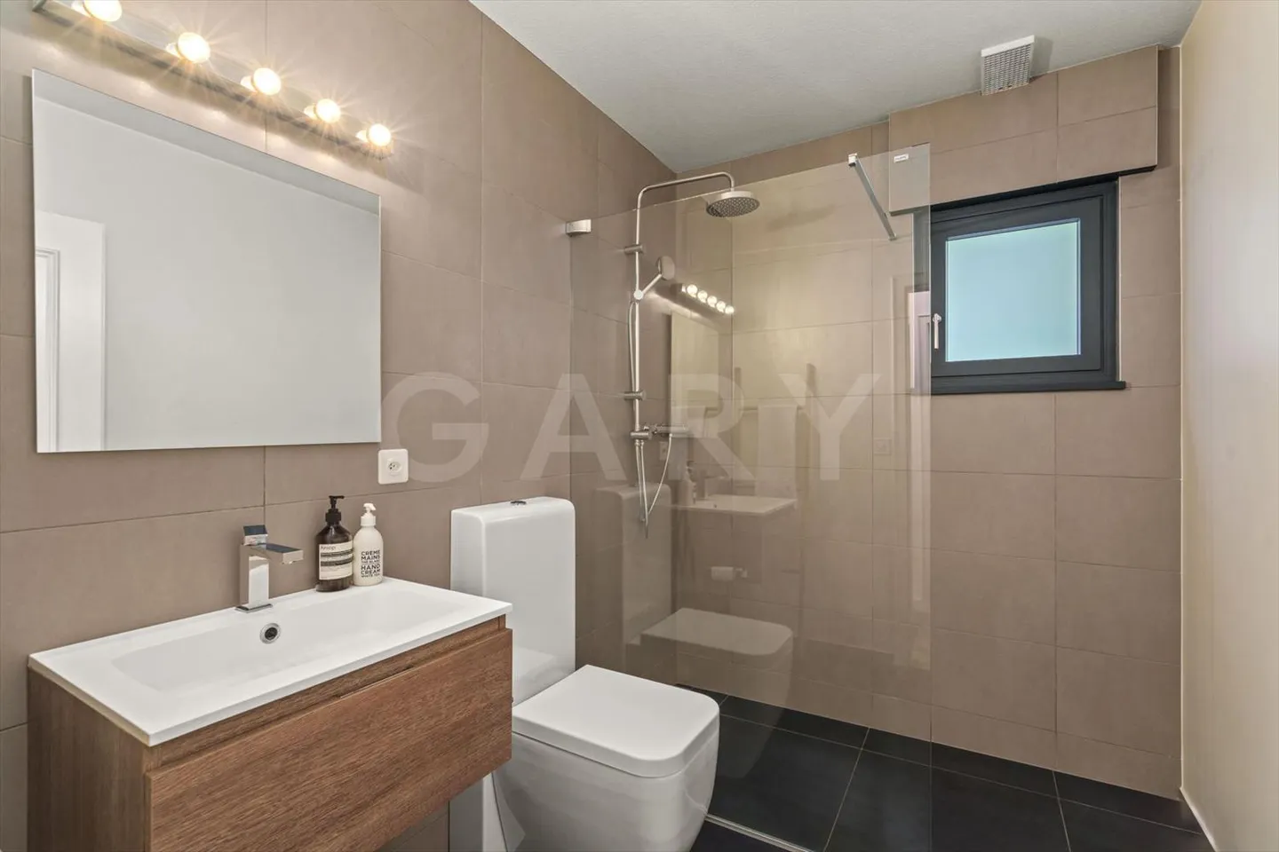 8.5-room adjoining house - Photo 5 of 13