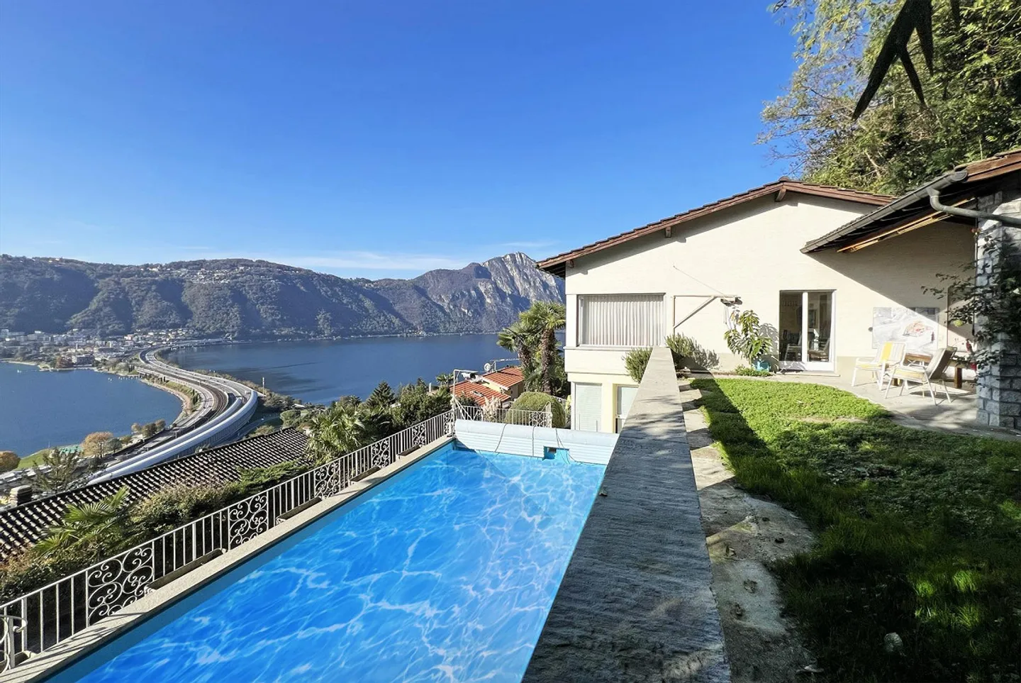 Bezaubernde Villa 6.5 LOC. Seeblick mit Pool in Bissone - Foto 4 von 11