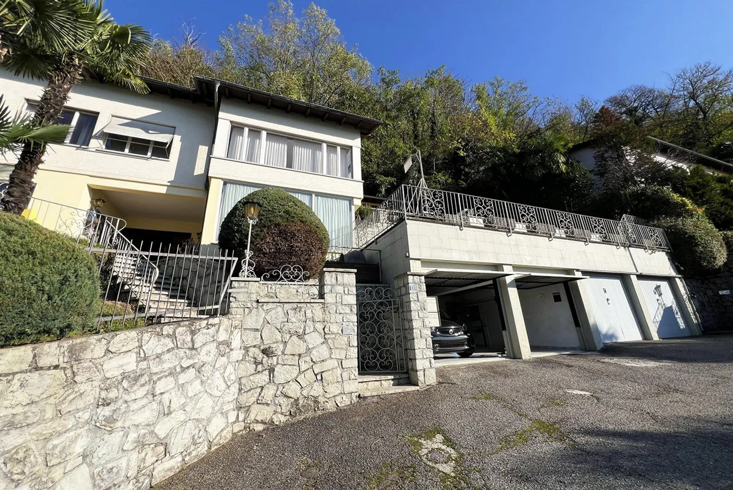 Bezaubernde Villa 6.5 LOC. Seeblick mit Pool in Bissone - Foto 2 von 11