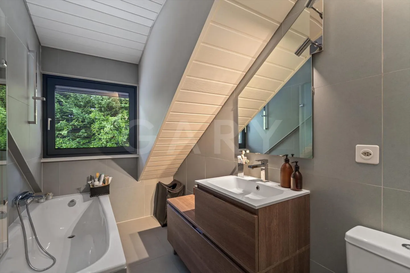 8.5-room adjoining house - Photo 7 of 13
