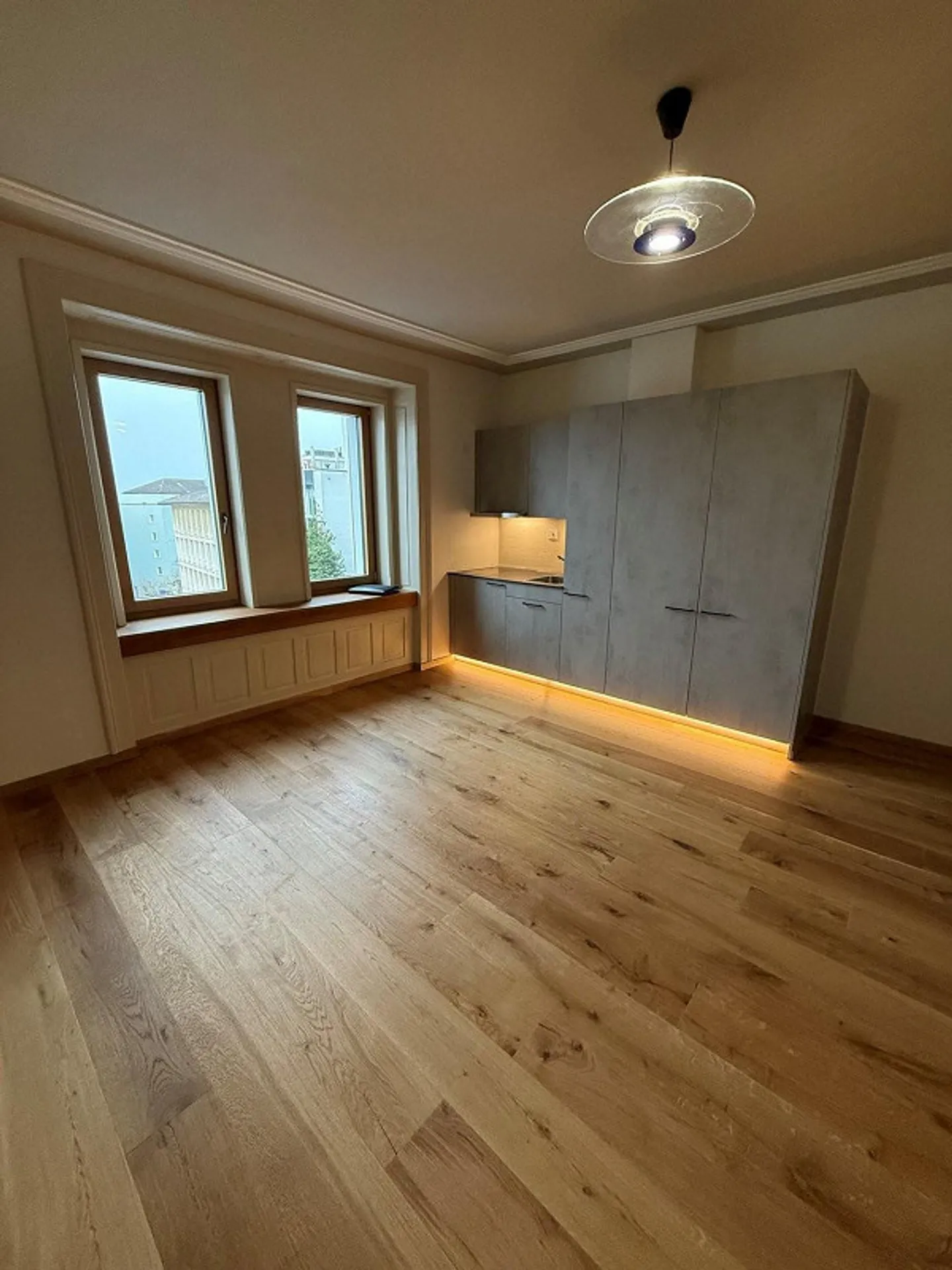 Practical furnished room in popular district 6 - Photo 3 of 5