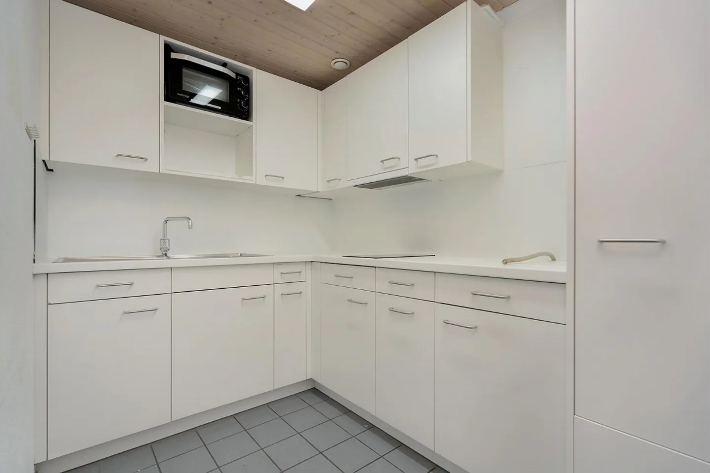 Office or commercial space - ready for occupancy - affordable - Photo 11 of 24