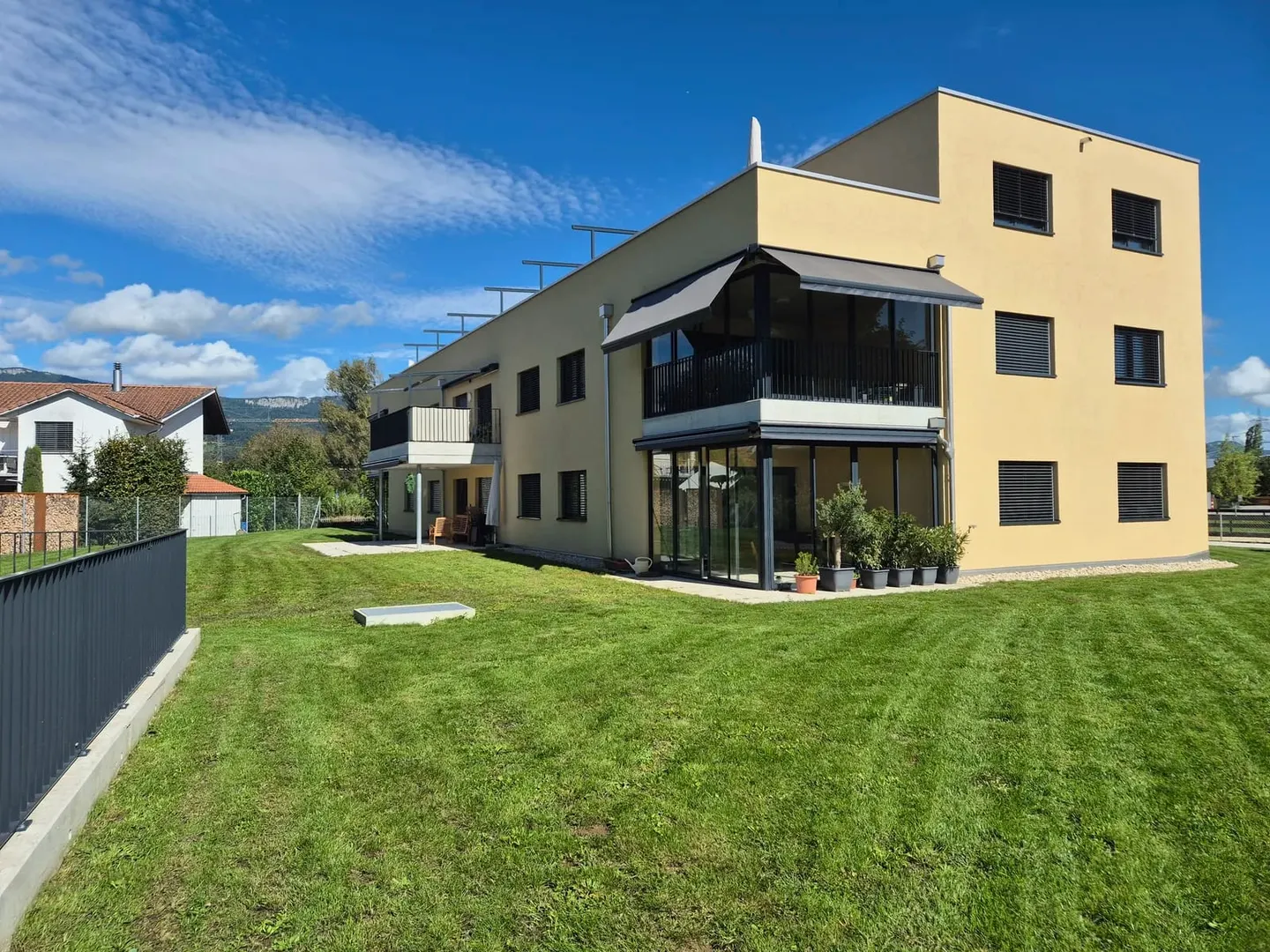 3.5-room penthouse apartment with terrace in Deitingen - Photo 1 of 8