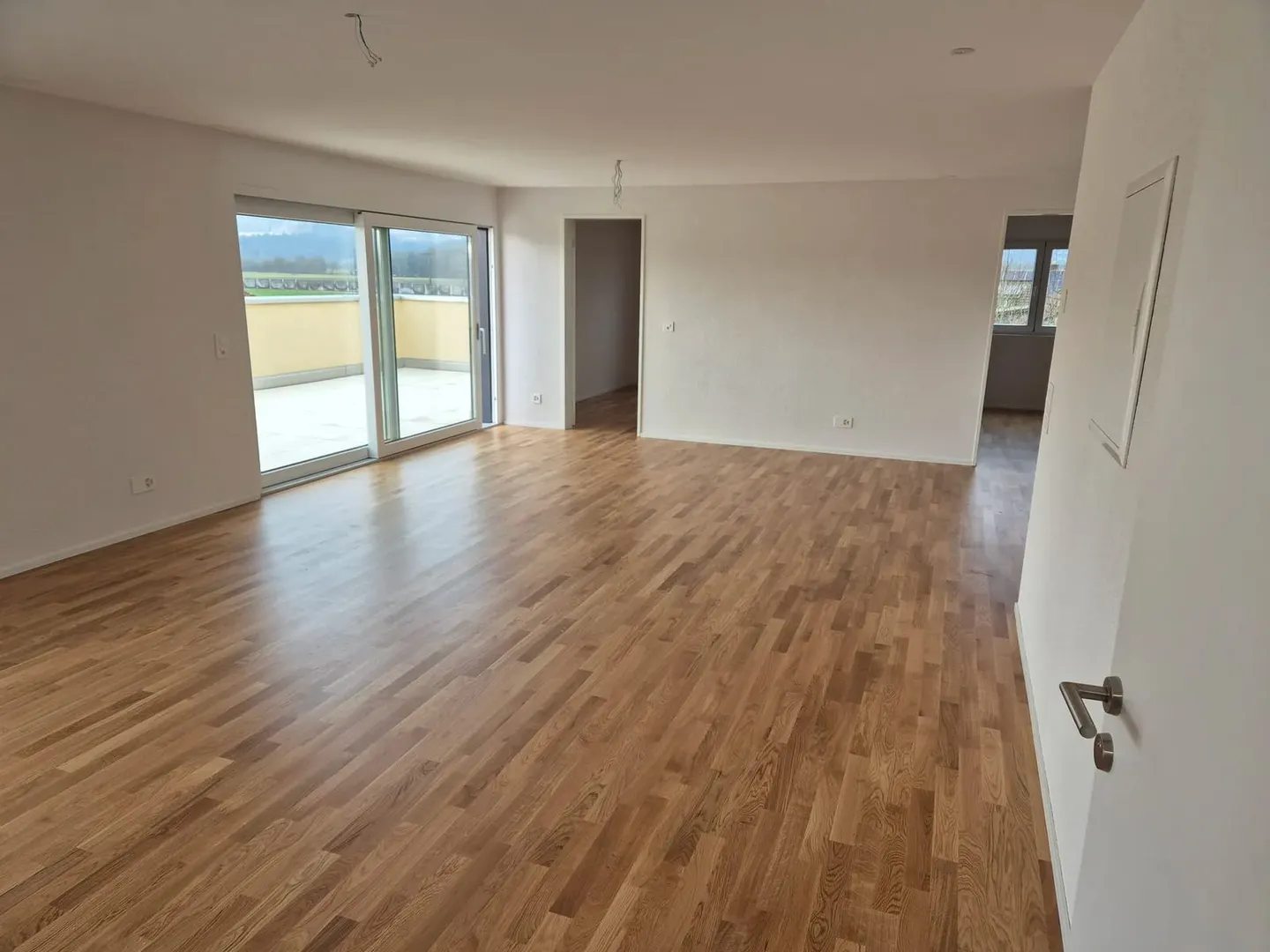 3.5-room penthouse apartment with terrace in Deitingen - Photo 2 of 8