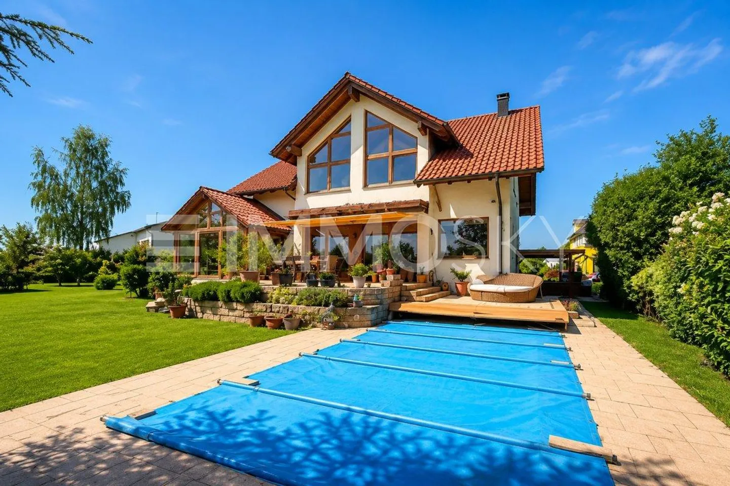 A residential paradise with alpine view - Photo 2 of 5