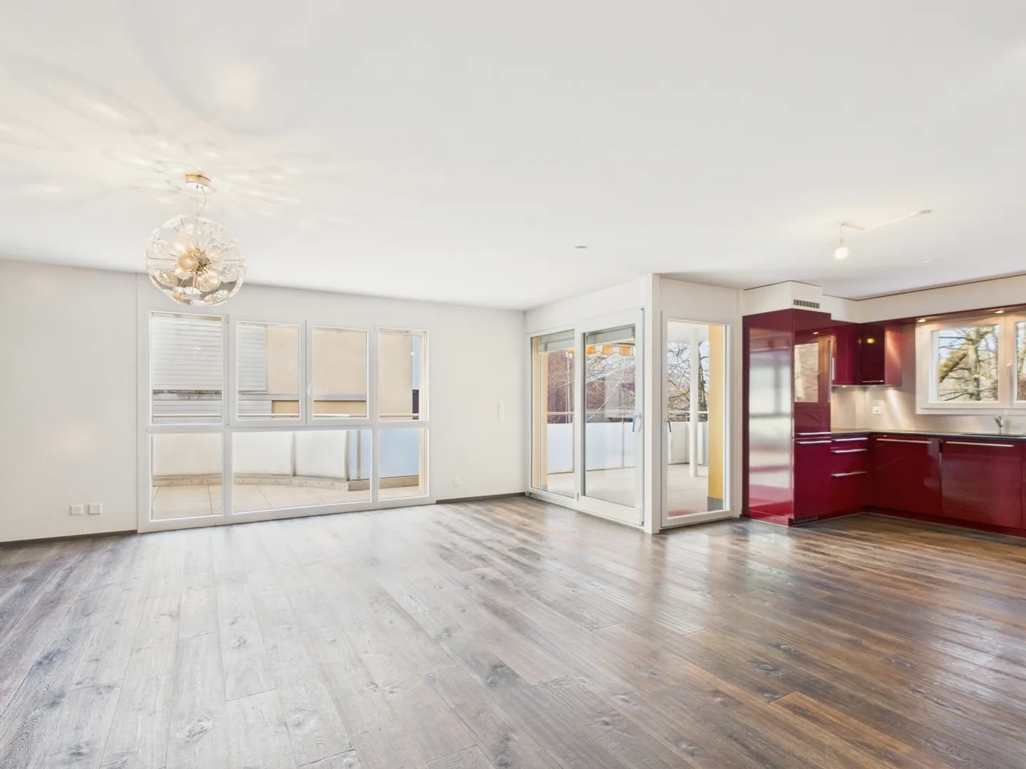 Große moderne 3.5-Zimmer-Wohnung mit Garten und Balkon - Foto 4 von 12