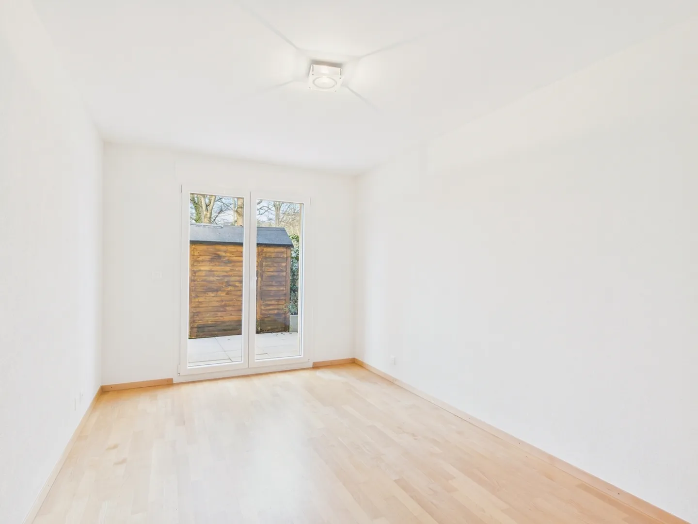 Große moderne 3.5-Zimmer-Wohnung mit Garten und Balkon - Foto 6 von 12