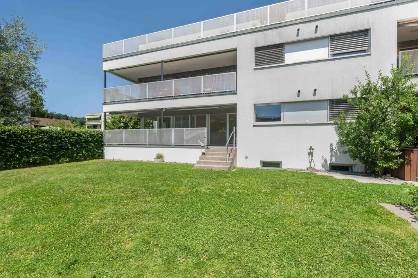 Spacious ground floor apartment with large garden in a quiet area - Photo 1 of 19