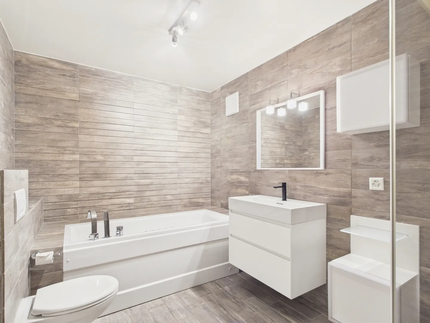 Große moderne 3.5-Zimmer-Wohnung mit Garten und Balkon - Foto 8 von 12