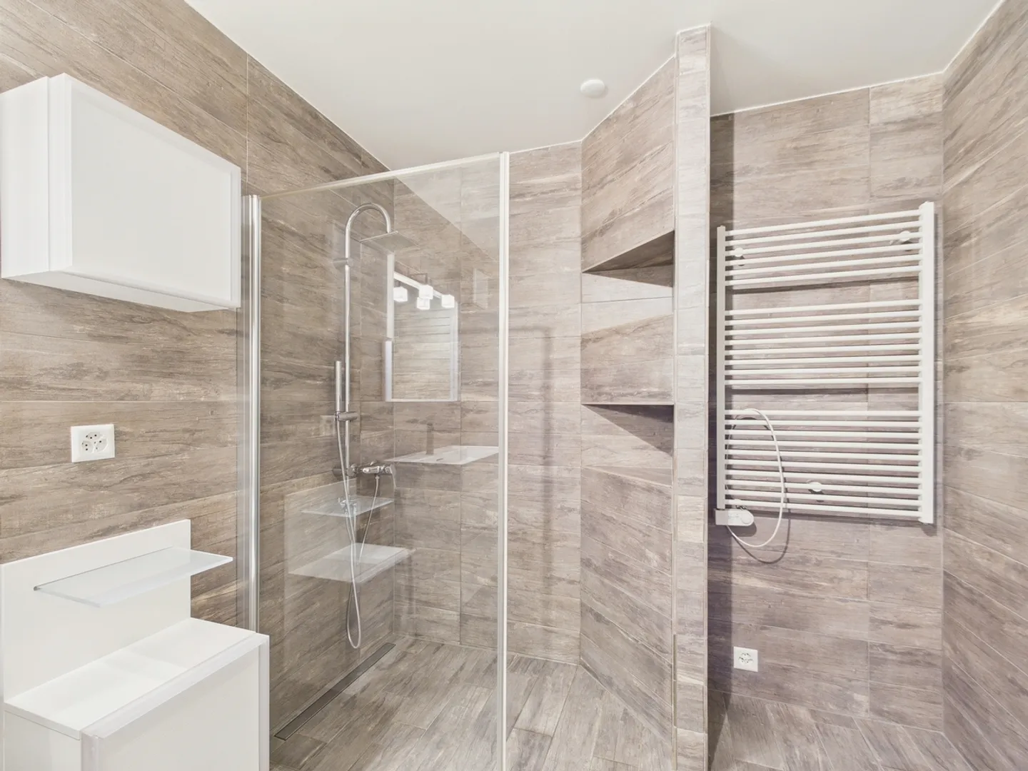 Große moderne 3.5-Zimmer-Wohnung mit Garten und Balkon - Foto 9 von 12